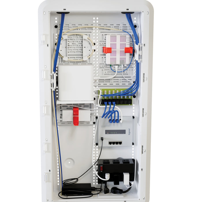 Pass and Seymour 8-Port Switch--4 Port Network/4 Port PoE Plus (DA8400WH)