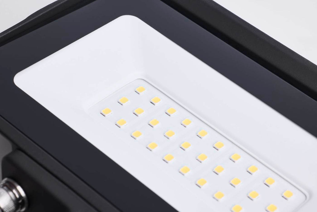 SATCO/NUVO 15W LED DOB Tempered Glass Flood Light 5000K 1725Lm 80 CRI Non-Dimmable 120V Bronze (65-726)