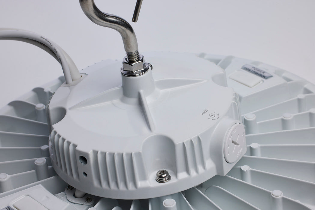 SATCO/NUVO LED UFO High Bay Wattage/CCT Selectable 150W/175W/200W 3000K/4000K/5000K 120-347V White Finish (65-813)