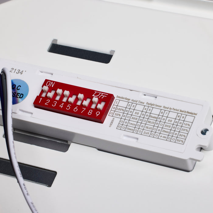 SATCO/NUVO 4 Foot Vapor Tight Linear Fixture With Integrated Microwave Sensor CCT And Wattage Selectable 40W/50W/60W 3000K/4000K/5000K (65-824R1)