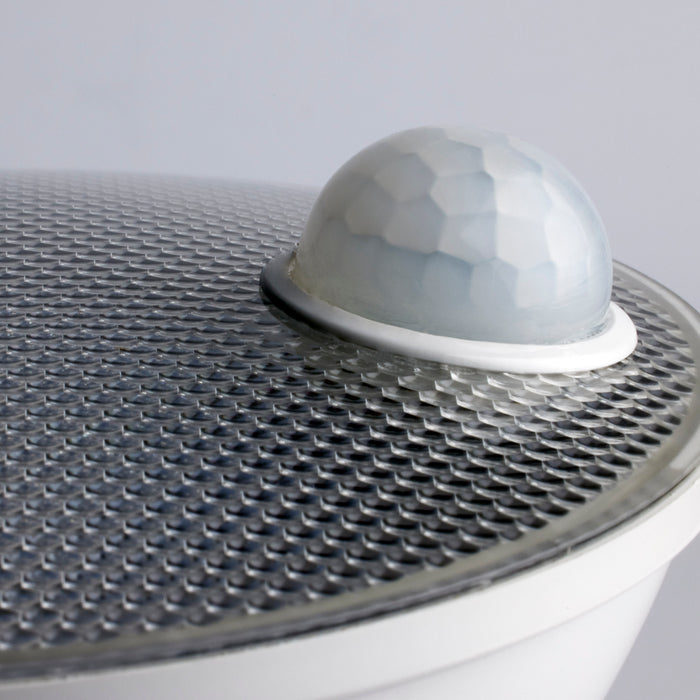 SATCO/NUVO 14W PAR38 LED White 3000K 1100Lm 120V PIR Sensor Non-Dimmable (S11443)