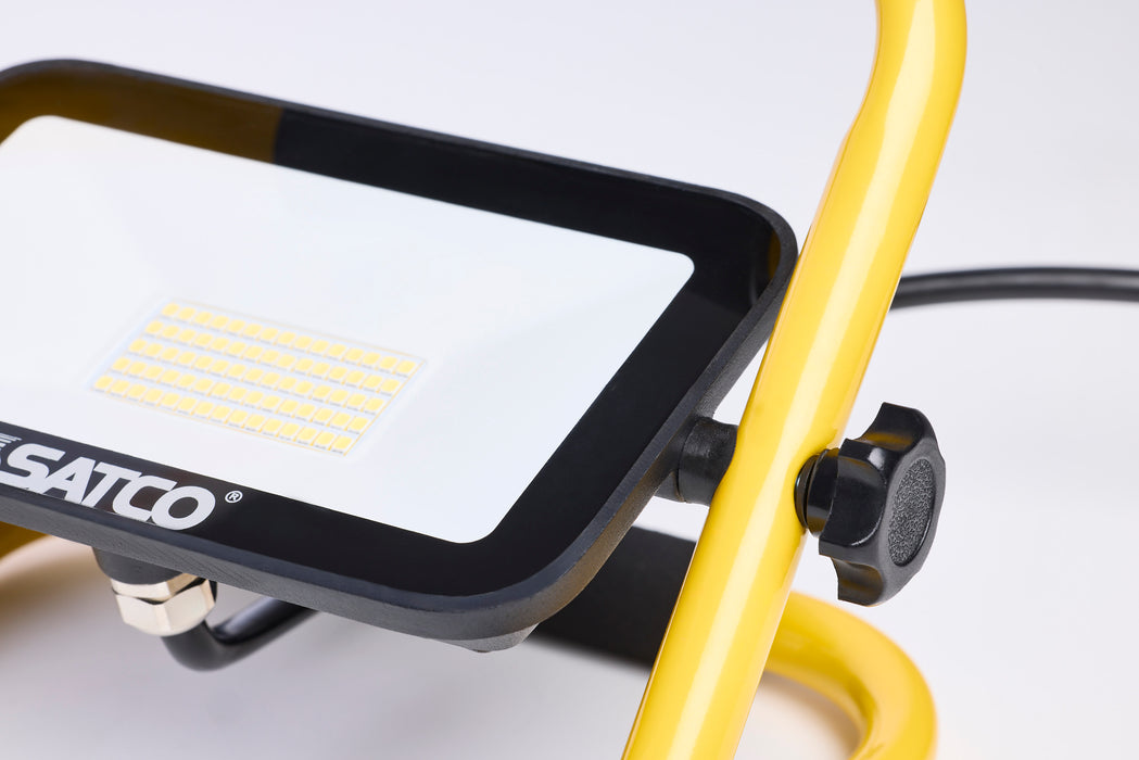 SATCO/NUVO 35W Compact LED Work Light 5000K 5000Lm 6 Foot SJTW Cord/Plug 120V (S13096)