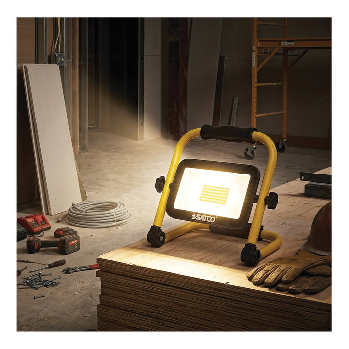 SATCO/NUVO 35W Compact LED Work Light 5000K 5000Lm 6 Foot SJTW Cord/Plug 120V (S13096)