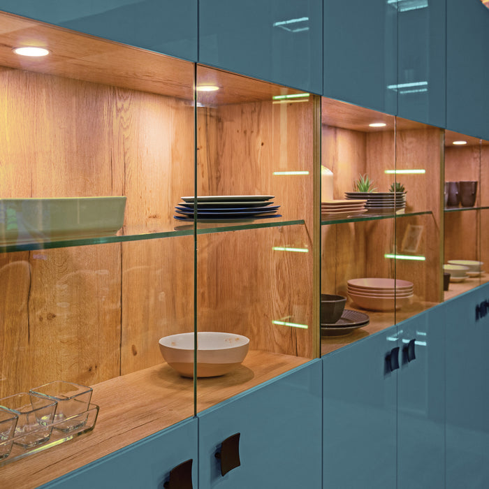 SATCO/NUVO 9W LED PAR36 5000K Average Rated Hours 3000K Screw Terminal Base (S8198)