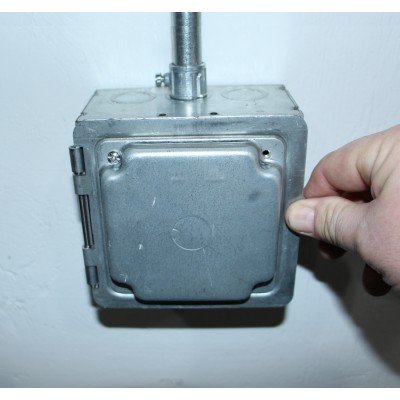 Southwire Garvin 5 Inch Square Box With Hinged 1/2 Inch Knockout Industrial Cover (HP1930)