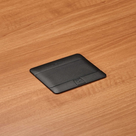 Pass And Seymour deQuorum Flip-Up Field Wired With 15A USB Black (DQFF15UBK)