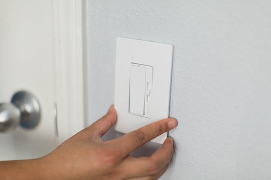 Pass And Seymour Radiant Tru Universal Single Pole/3-Way 700W Dimmer White (RH703PTUW)