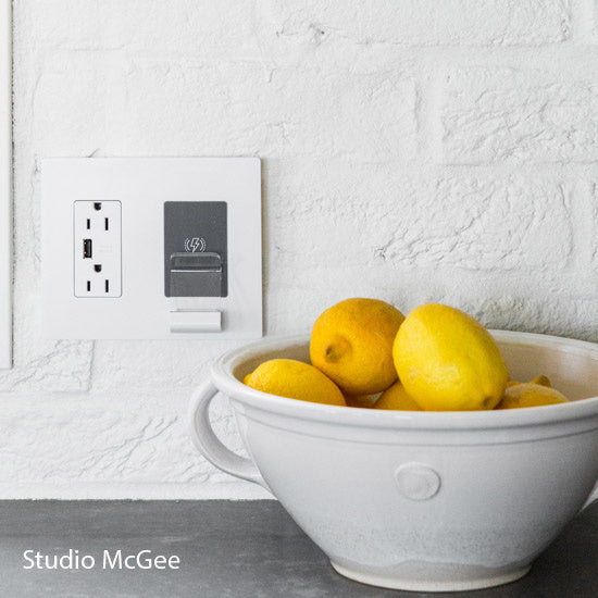 Pass And Seymour Radiant Wireless Charger White 3.1 USB 15A Receptacle Ivory V2 (RWC826USBICCV2)