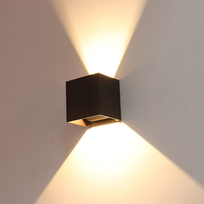 Westgate Manufacturing Outdoor Cube Light With Beam-Angle Fins 15W 600Lm CCT Selectable 2700K/3000K/3500K/4000K/5000K Dimming Bronze (LRS-Q-MCT5-BR)