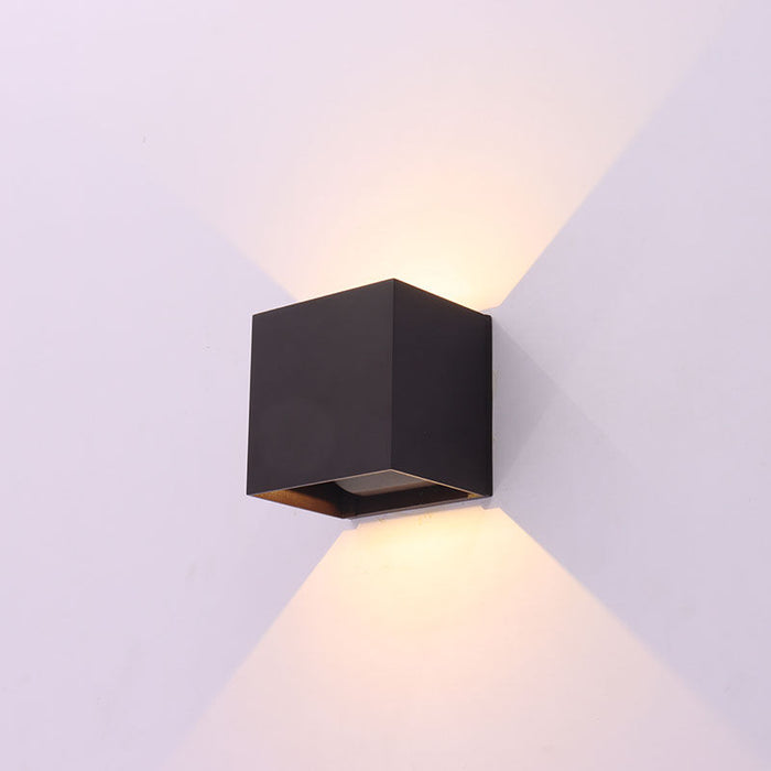 Westgate Manufacturing Outdoor Cube Light With Beam-Angle Fins 15W 600Lm CCT Selectable 2700K/3000K/3500K/4000K/5000K Dimming Bronze (LRS-Q-MCT5-BR)